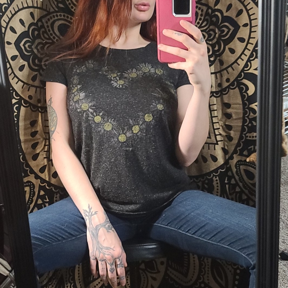 LOL VINTAGE Daisy Heart T-shirt